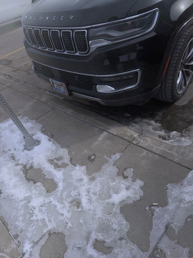 Used 2022 Jeep Wagoneer Series III w/ Premium Group I image 4