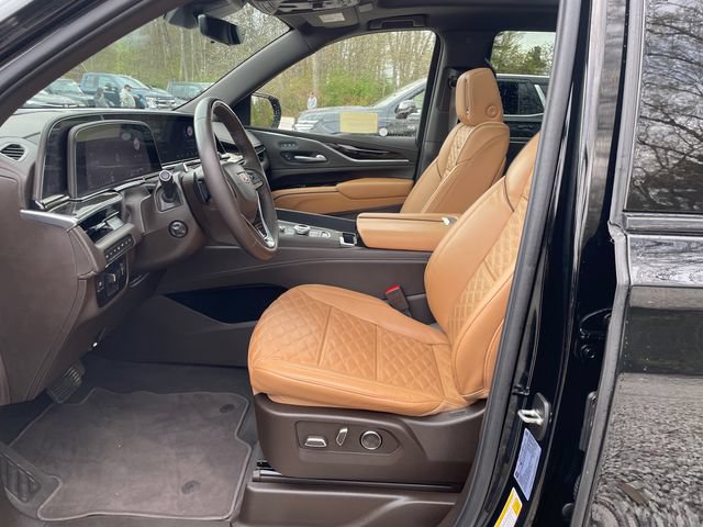 Used 2024 Cadillac Escalade Sport w/ LPO, ONYX Package AWD/4WD image 41