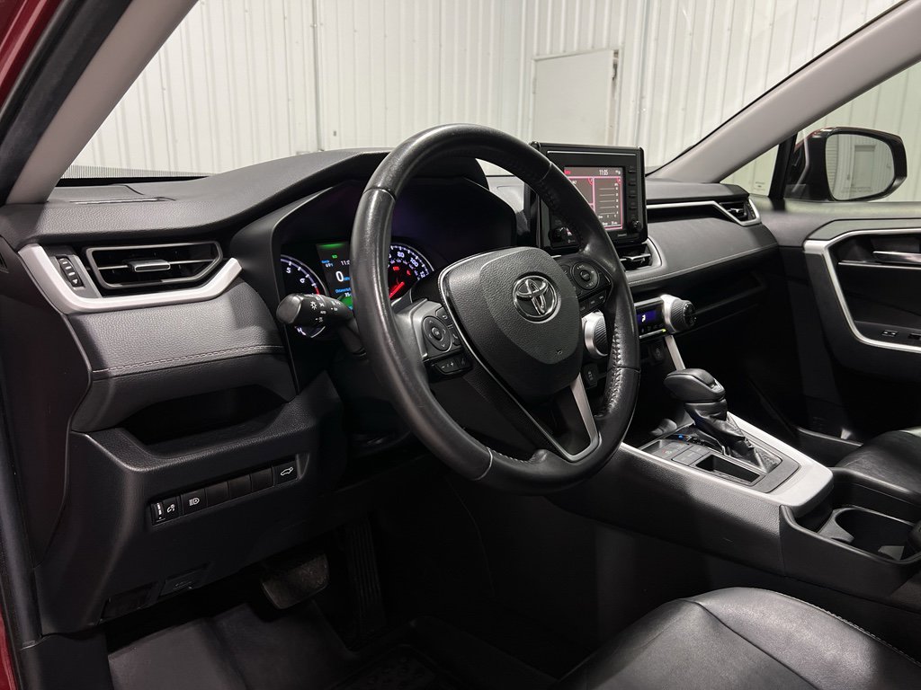 Used 2020 Toyota RAV4 XLE Premium image 8