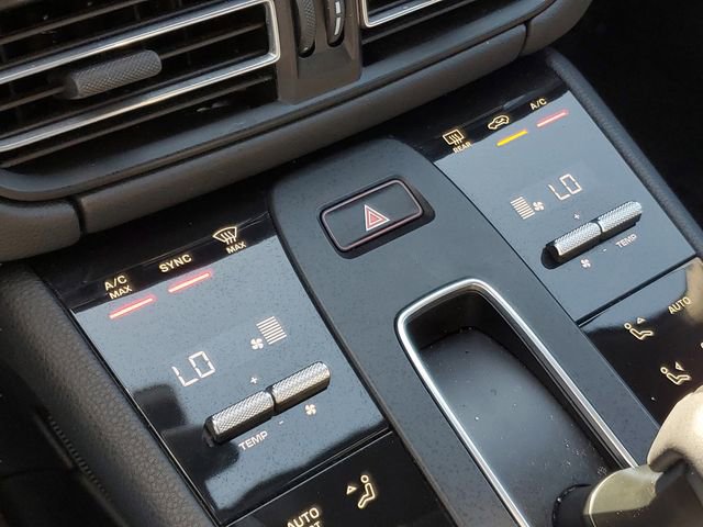 Used 2022 Porsche Macan Base image 31