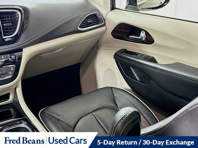 Used 2023 Chrysler Pacifica Limited FWD image 26