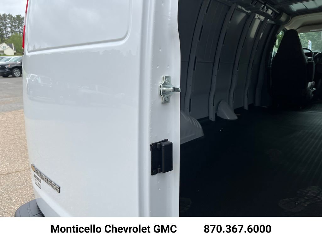 New 2026 Chevrolet Express 2500 Extended image 25