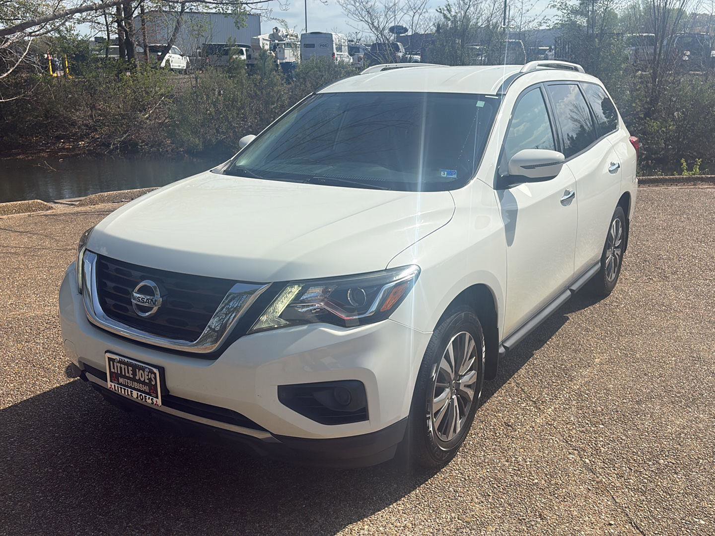 Used 2017 Nissan Pathfinder S image 12