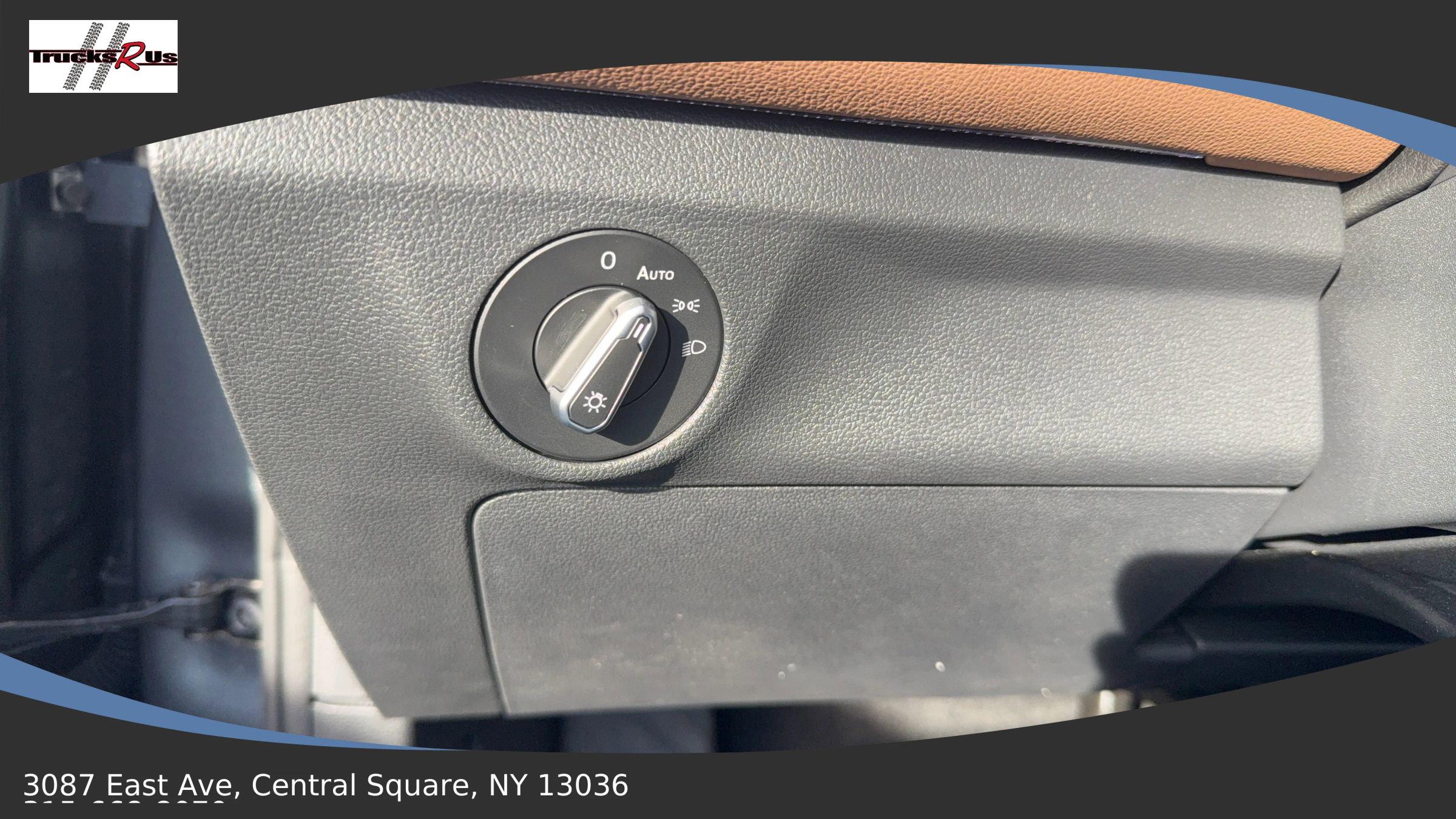 Used 2025 Volkswagen Jetta SEL image 32