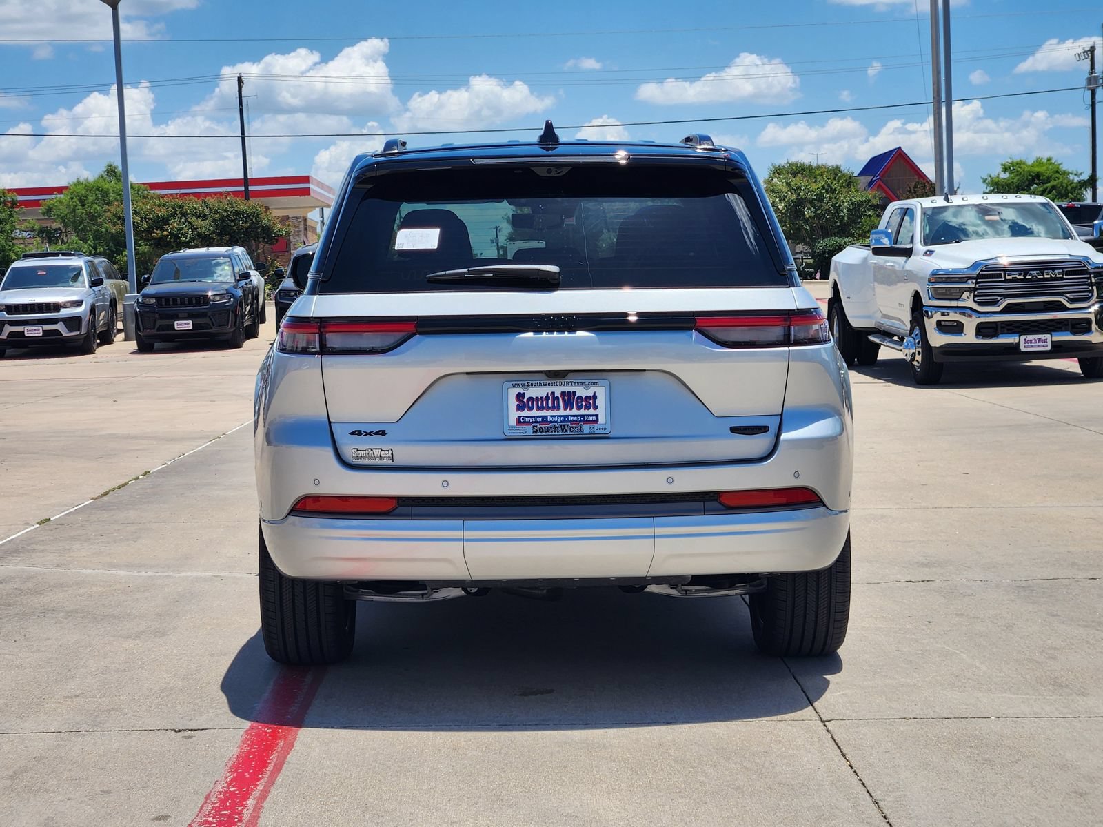 New 2026 Jeep Grand Cherokee Summit w/ Obsidian Package AWD/4WD image 8