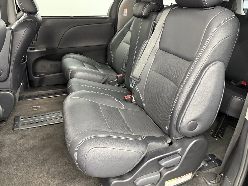 Used 2015 Toyota Sienna SE Premium image 33