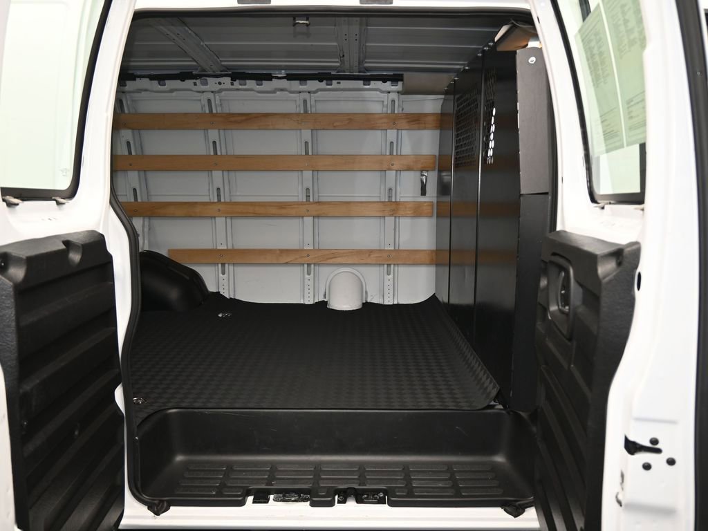 Used 2024 Chevrolet Express 2500 w/ Driver Convenience Package image 32