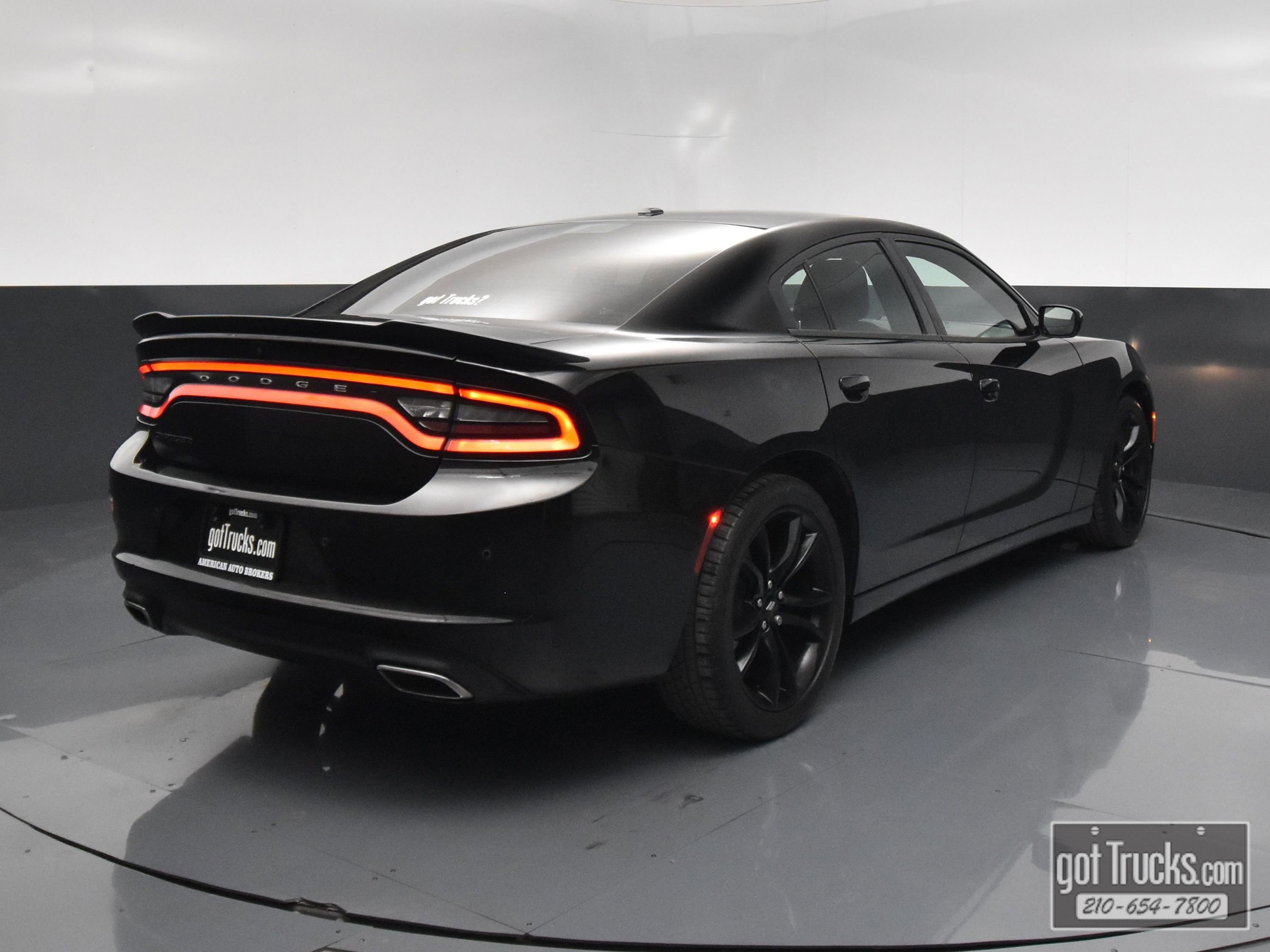 Used 2018 Dodge Charger SXT w/ Blacktop Package RWD image 45