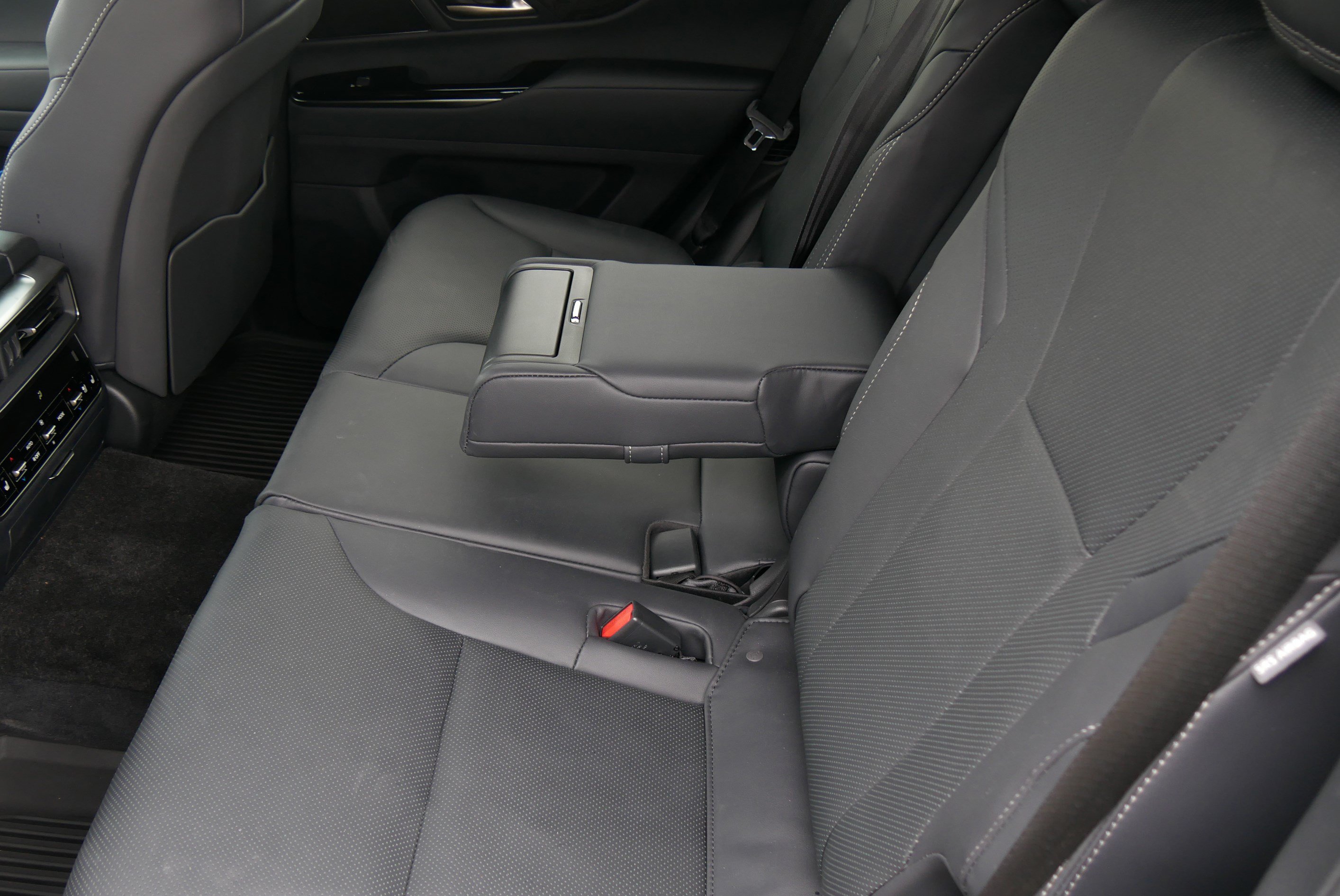 Used 2026 Lexus LX 700h Luxury w/ Appearance Package AWD/4WD image 13