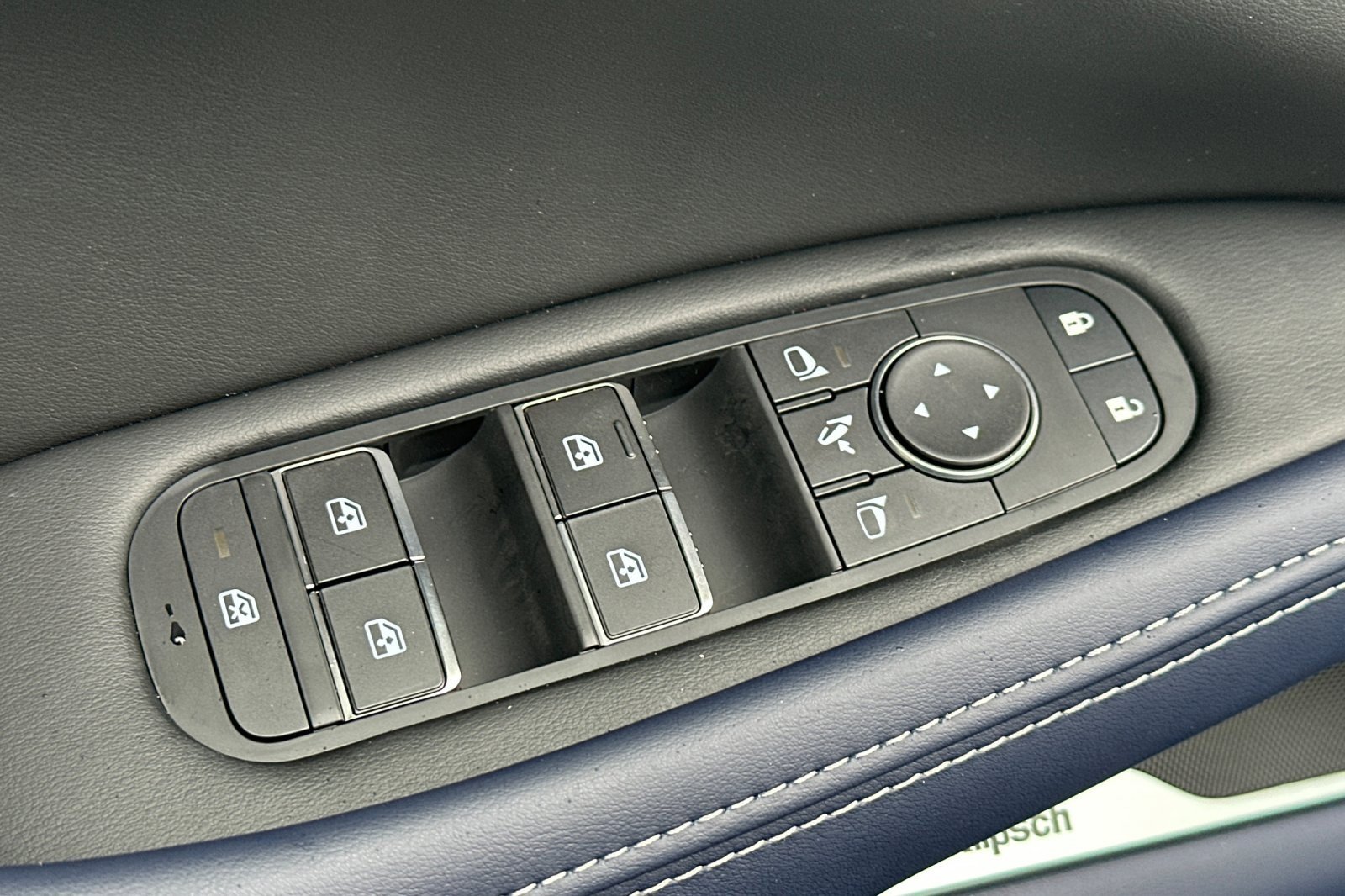 New 2026 INFINITI QX60 Sport w/ Dark Cargo Package image 11