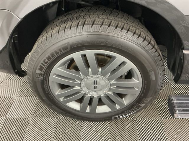 Used 2011 Lincoln Navigator Ultimate image 24