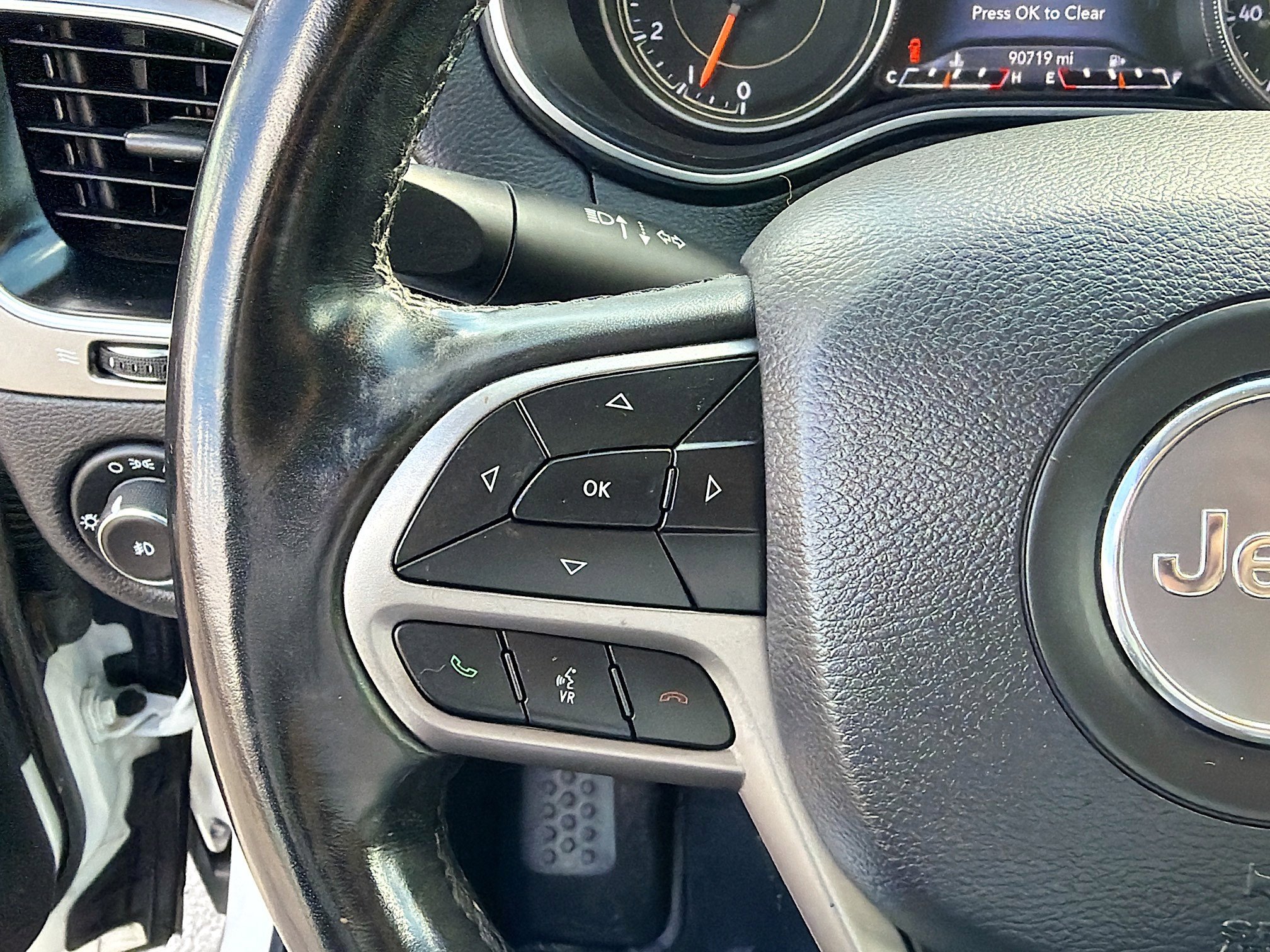 Used 2020 Jeep Cherokee Limited image 36