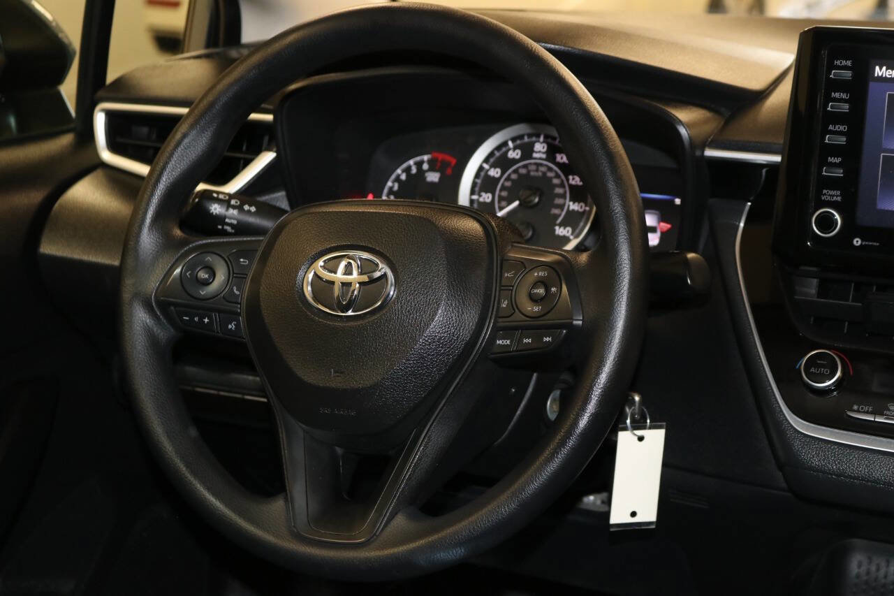 Used 2022 Toyota Corolla LE image 18