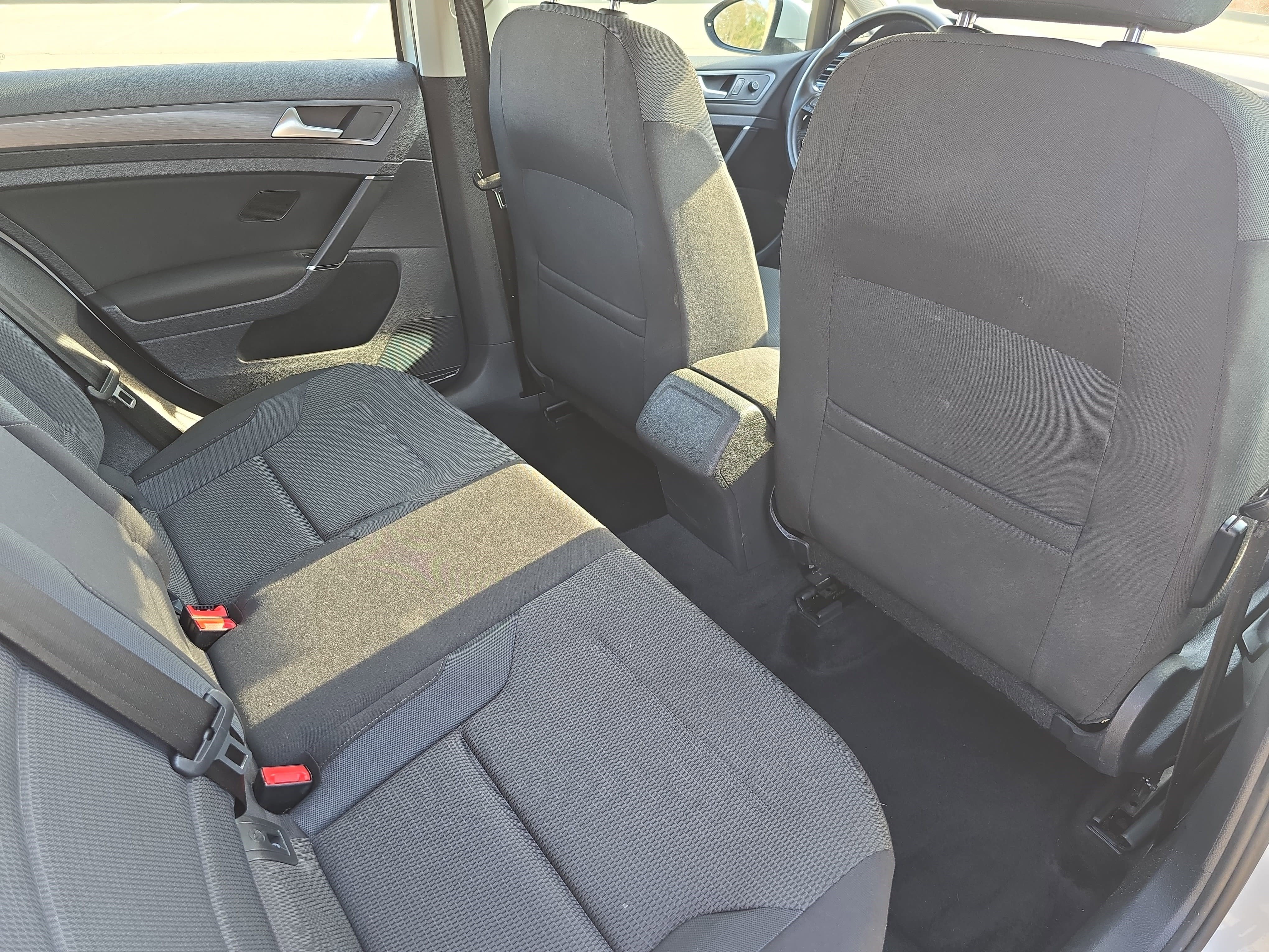 Used 2018 Volkswagen Golf S image 11