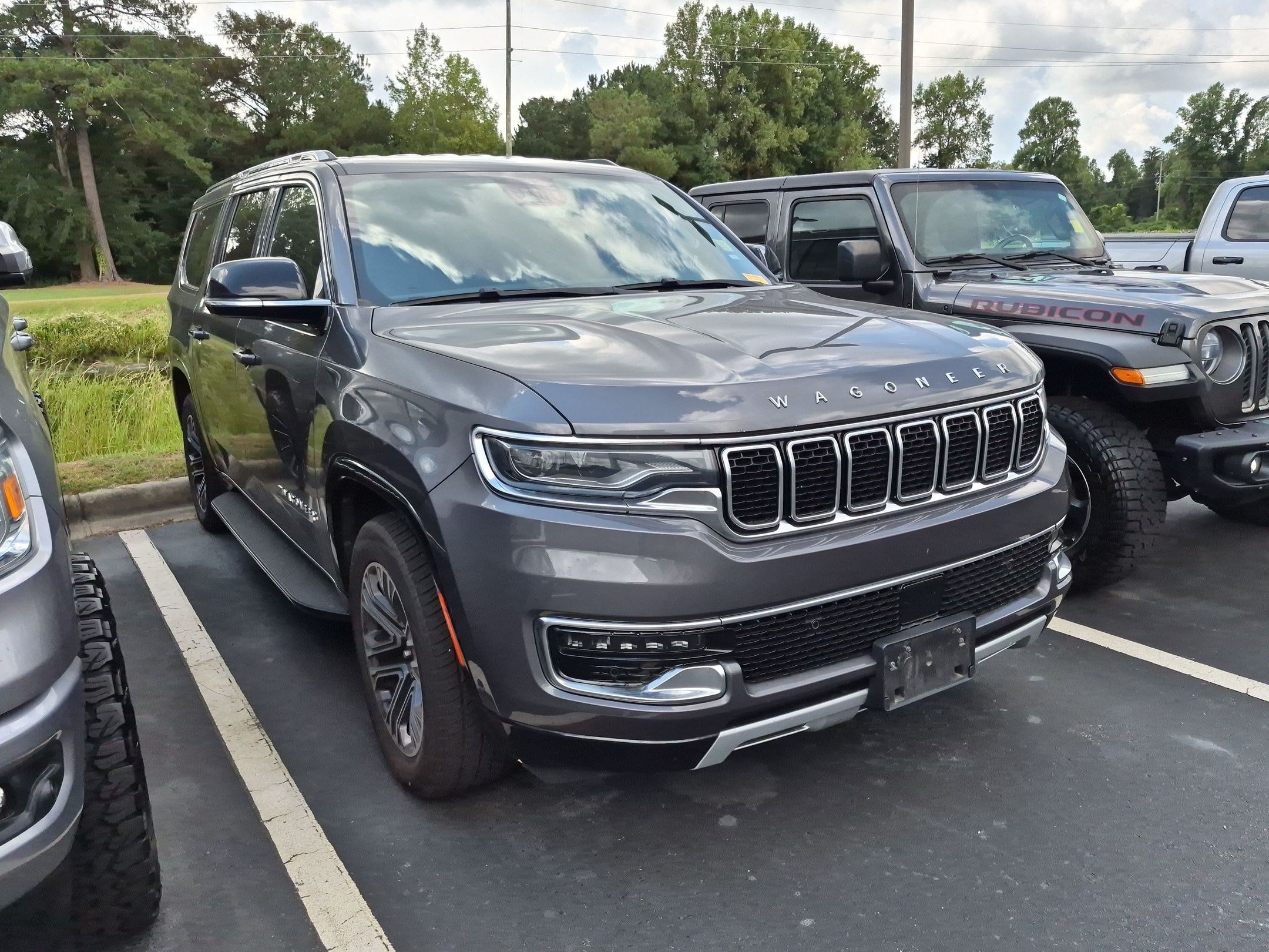 Used 2024 Jeep Wagoneer L Series II w/ Flexible Seating Group AWD/4WD image 3