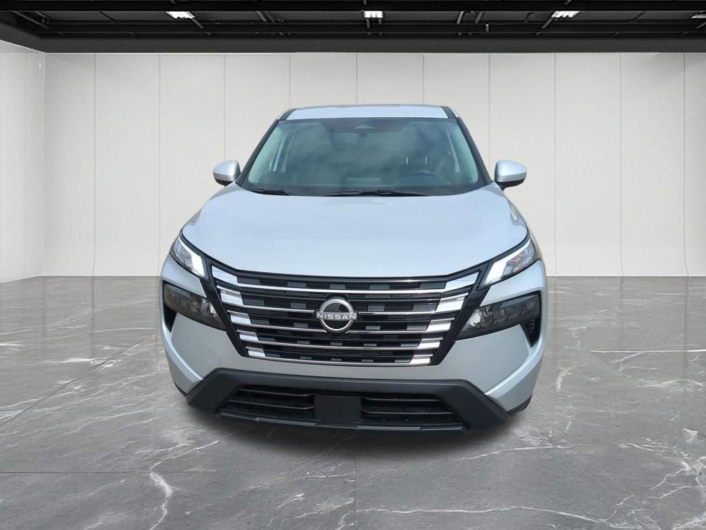 Used 2025 Nissan Rogue SV image 3