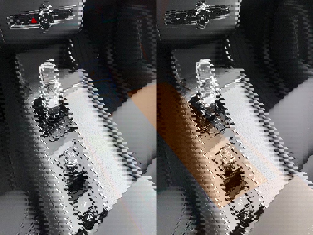 New 2026 Volvo XC90 T8 Plus w/ Protection Package Premier image 27