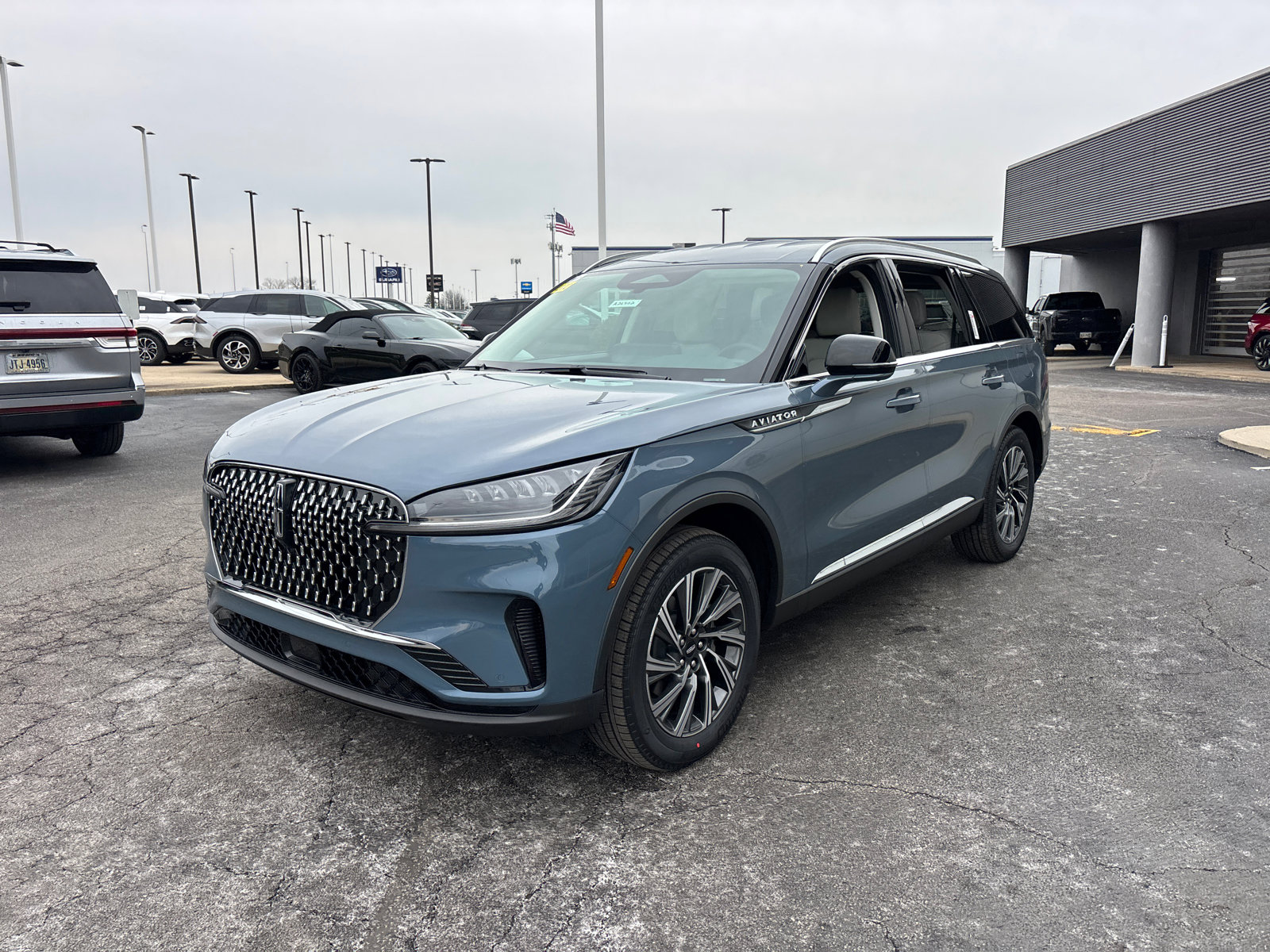 New 2026 Lincoln Aviator AWD image 3