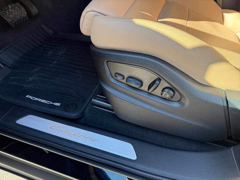 Certified 2025 Porsche Cayenne image 25