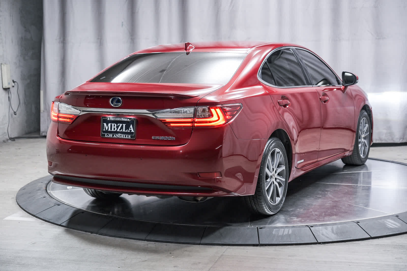 Used 2018 Lexus ES 300h w/ Navigation Package FWD image 4