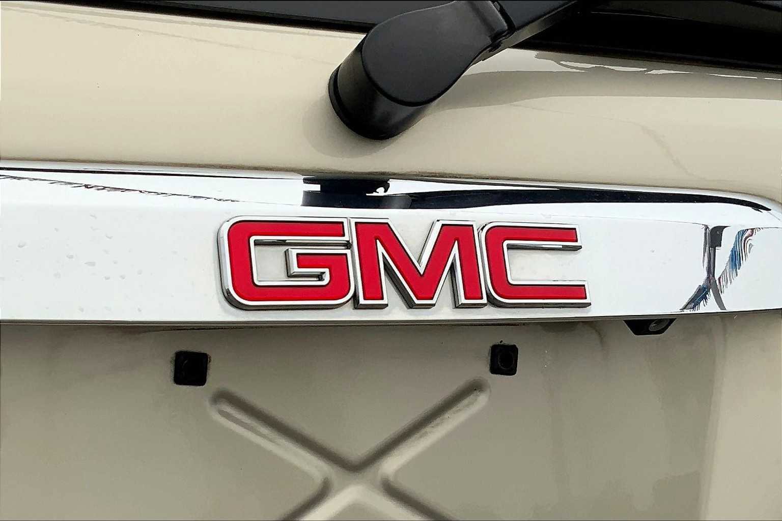 Used 2016 GMC Acadia SLE image 9