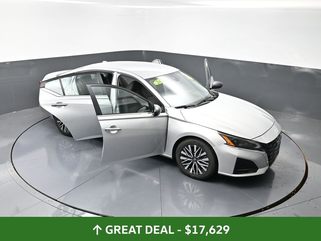 Used 2024 Nissan Altima 2.5 SV image 59