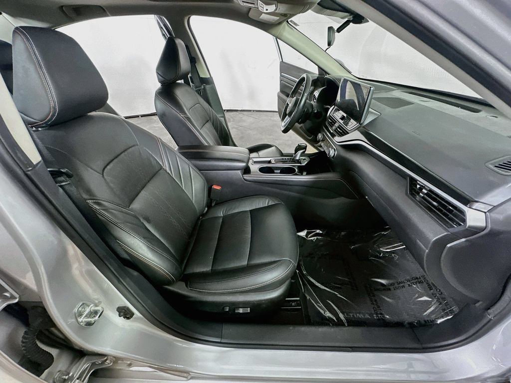 Used 2024 Nissan Altima 2.5 SR w/ SR Premium Package FWD image 14