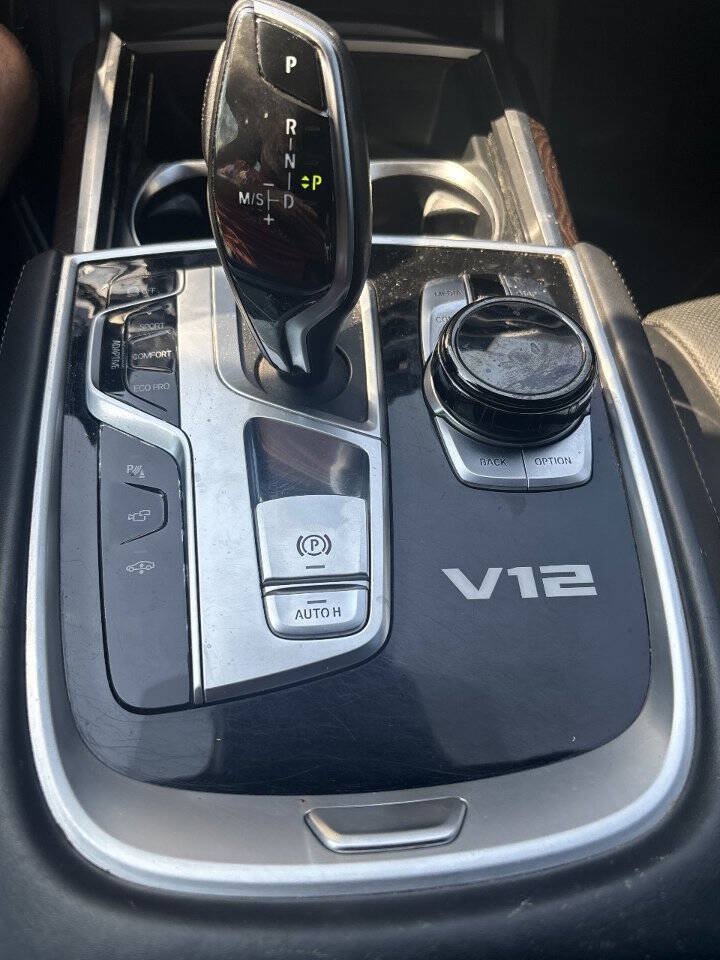 Used 2019 BMW M760i xDrive w/ Luxury Rear Seating Package AWD/4WD image 14