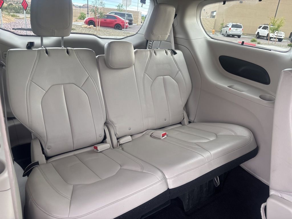 Used 2017 Chrysler Pacifica Touring-L FWD image 15