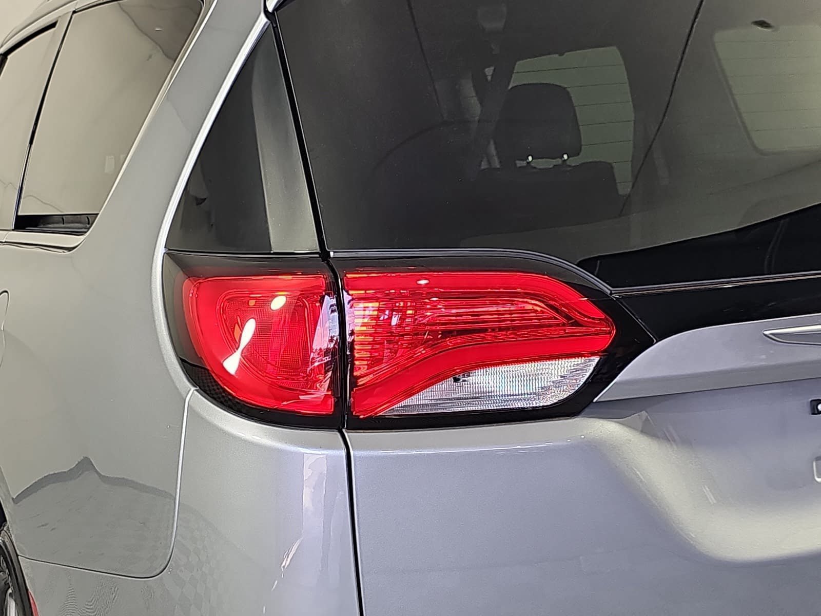 Used 2019 Chrysler Pacifica Touring-L Plus FWD image 30