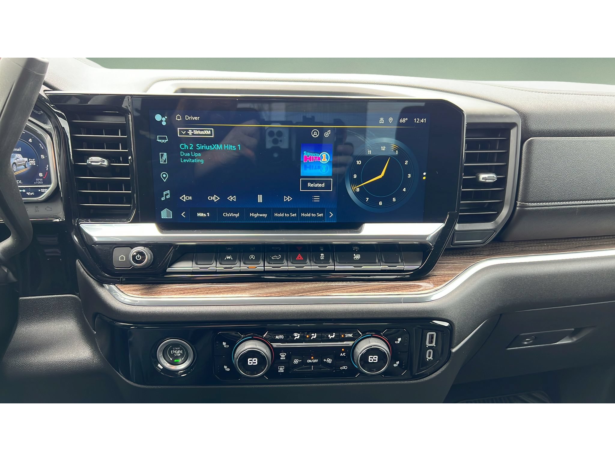 Certified 2024 Chevrolet Silverado 1500 LT AWD/4WD image 17