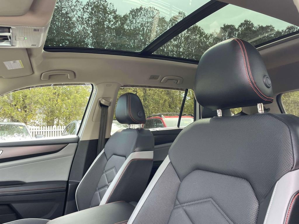 Used 2024 Volkswagen Atlas Peak Edition SE image 21