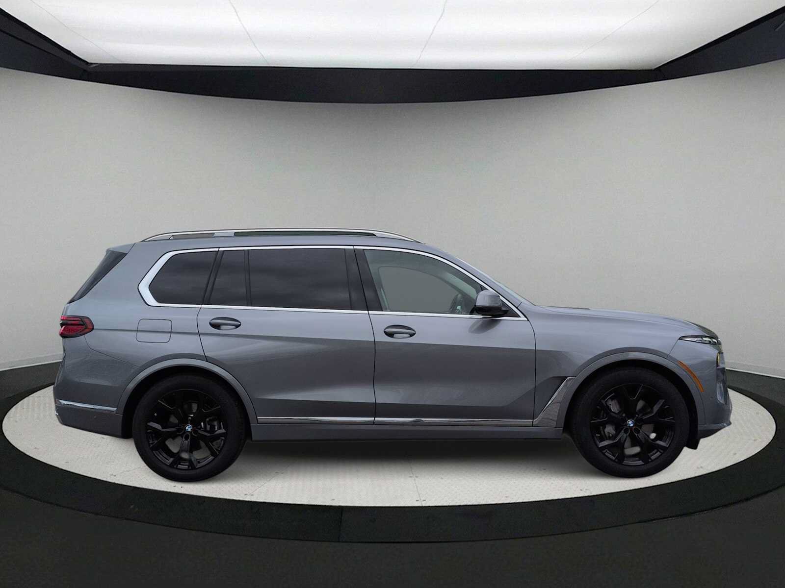 Used 2026 BMW X7 xDrive40i AWD/4WD image 9