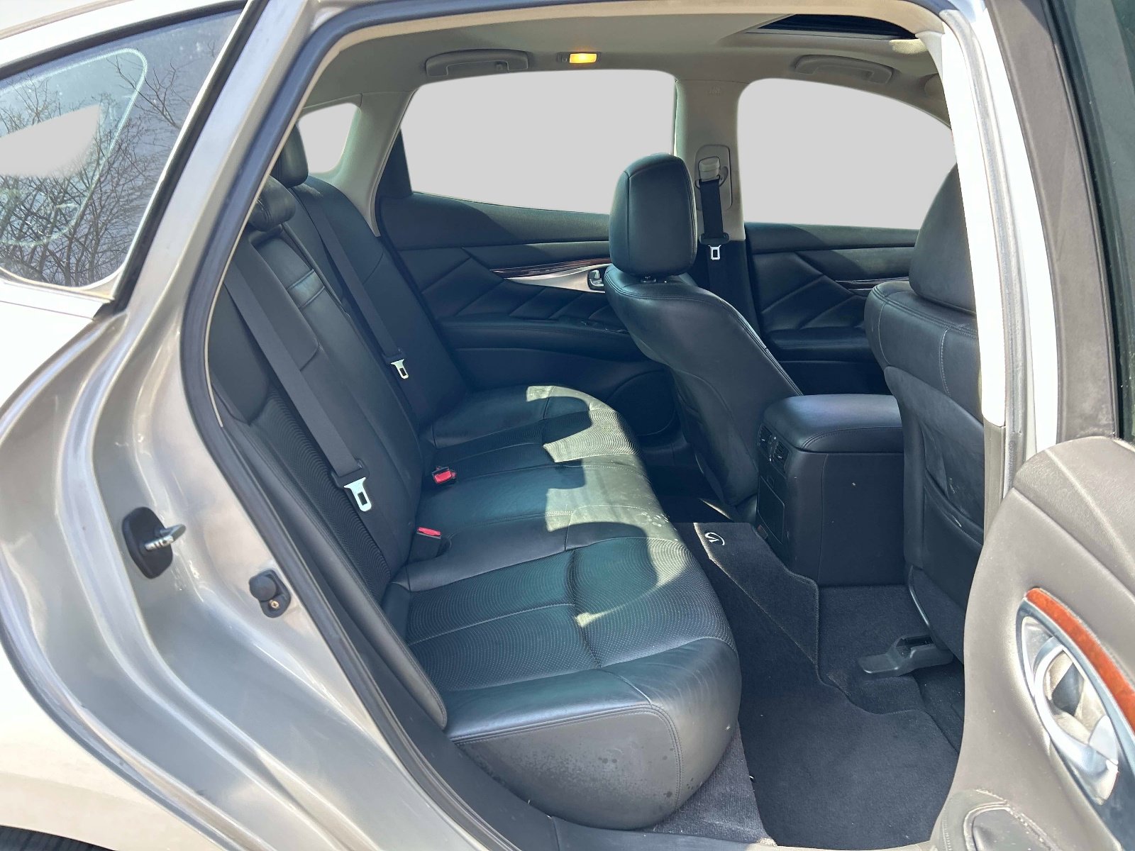 Used 2011 INFINITI M37 w/ Premium Pkg image 14