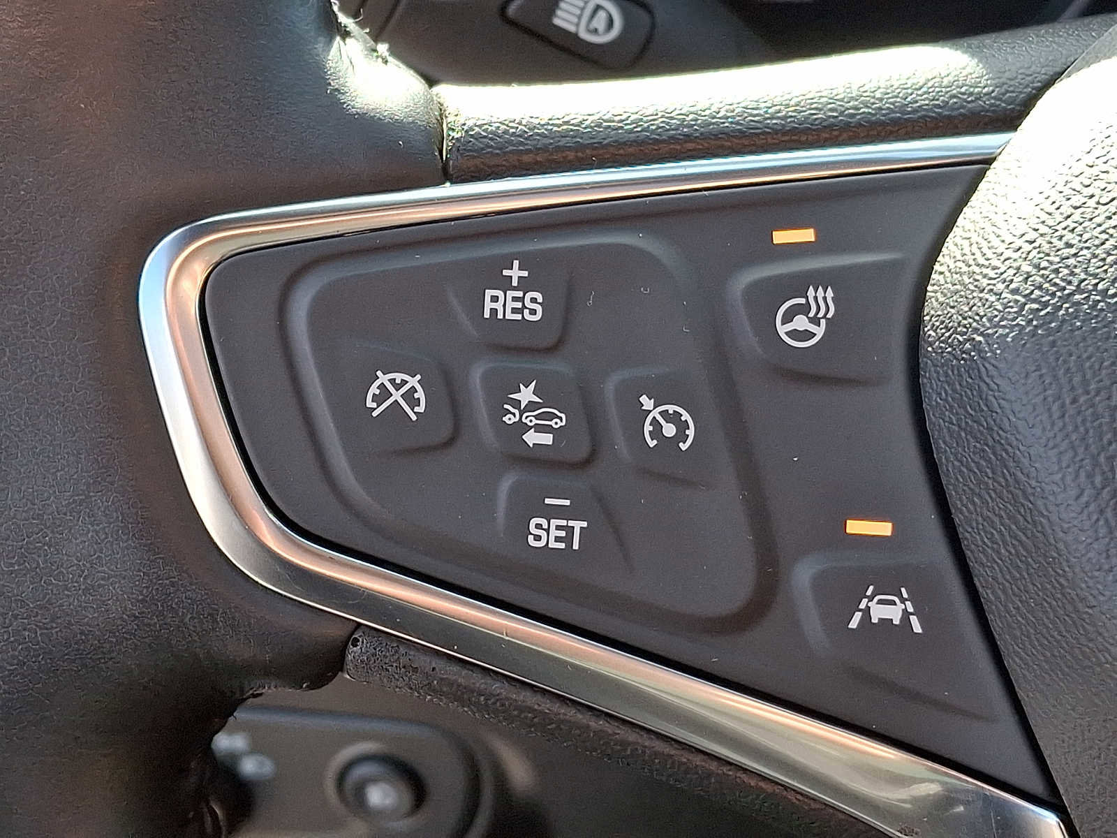 Used 2020 Chevrolet Equinox Premier AWD/4WD image 18