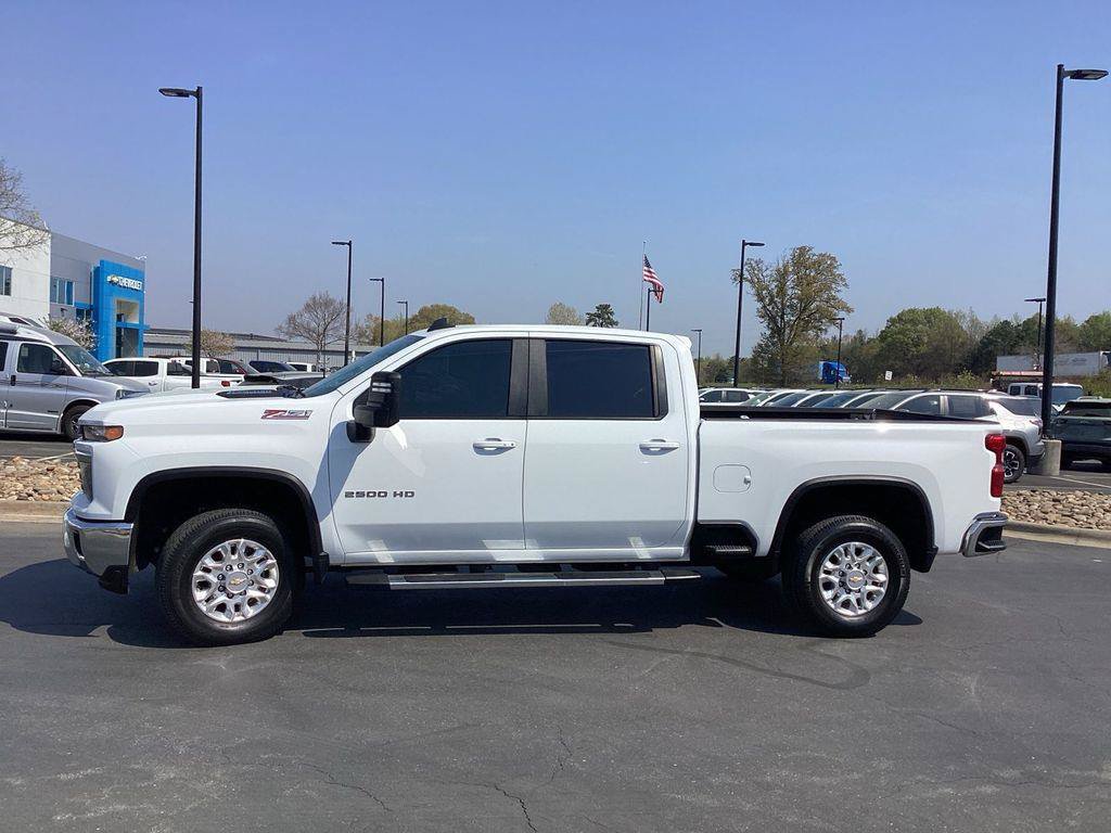 Used 2024 Chevrolet Silverado 2500 LT AWD/4WD image 7