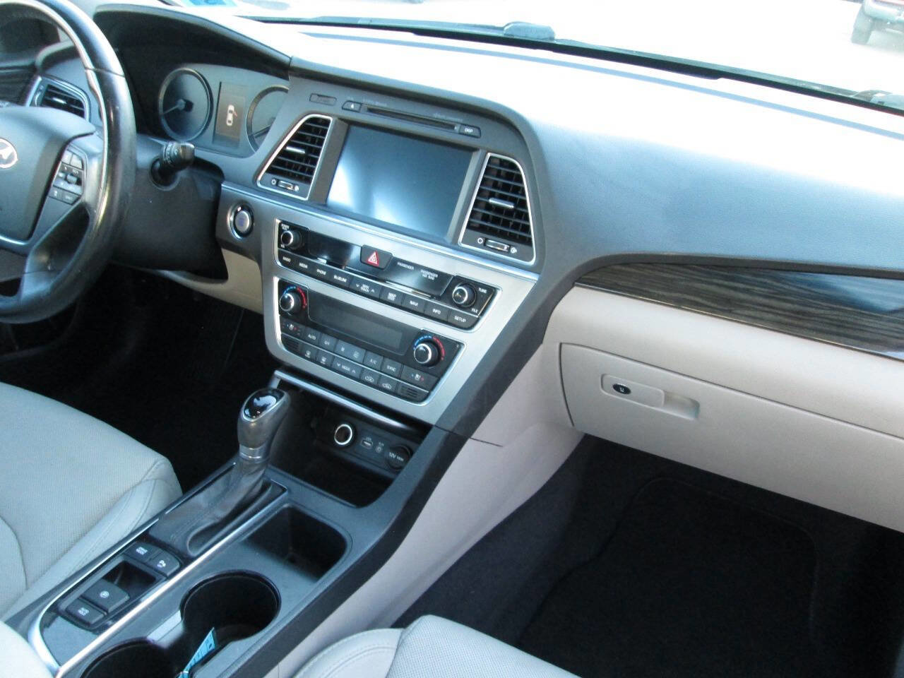 Used 2017 Hyundai Sonata Limited w/ Ultimate Package 04 image 23