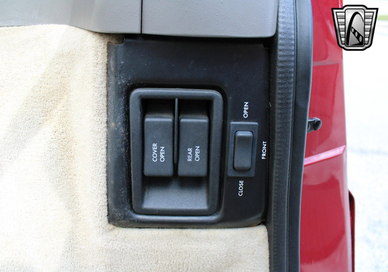 Used 1993 Cadillac Allante image 26