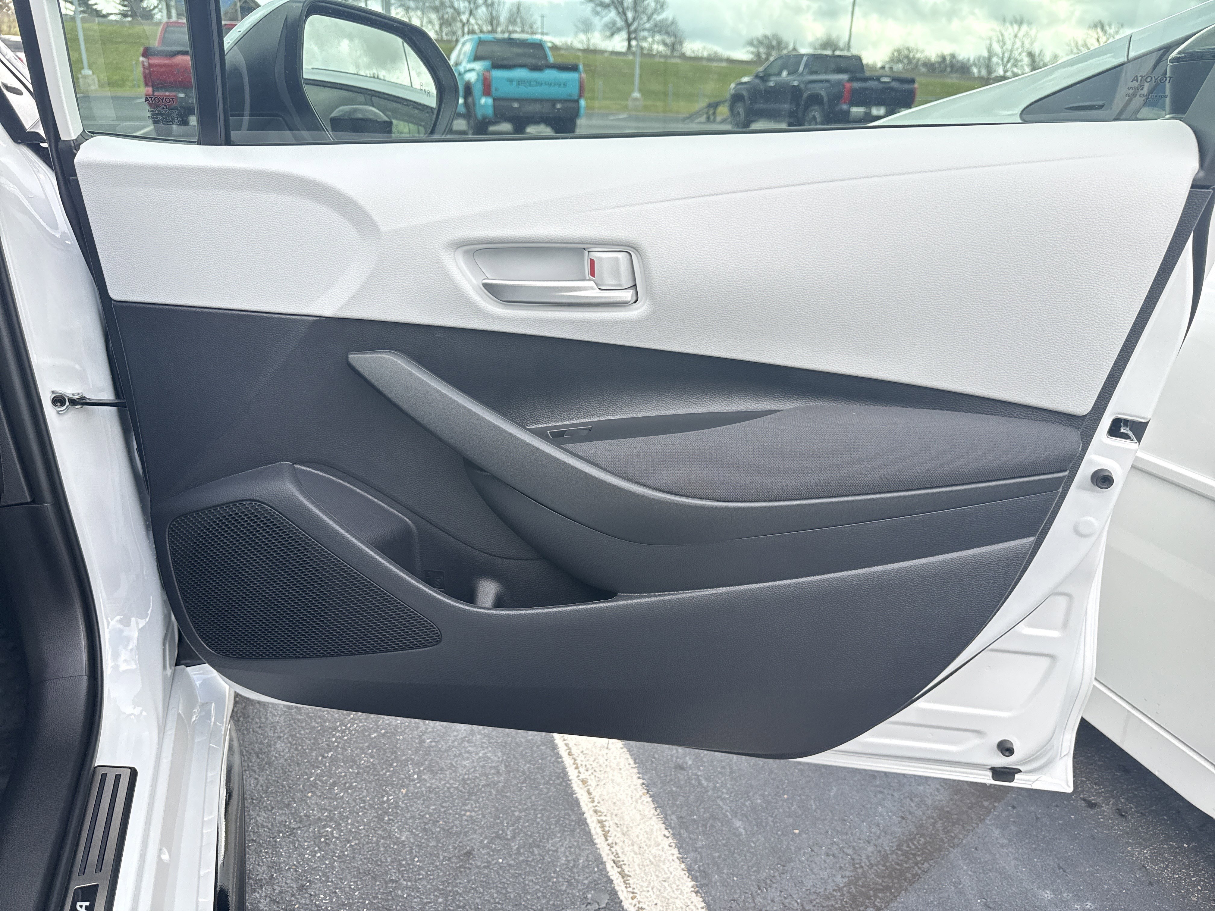 Used 2026 Toyota Corolla SE w/ SE Package FWD image 34