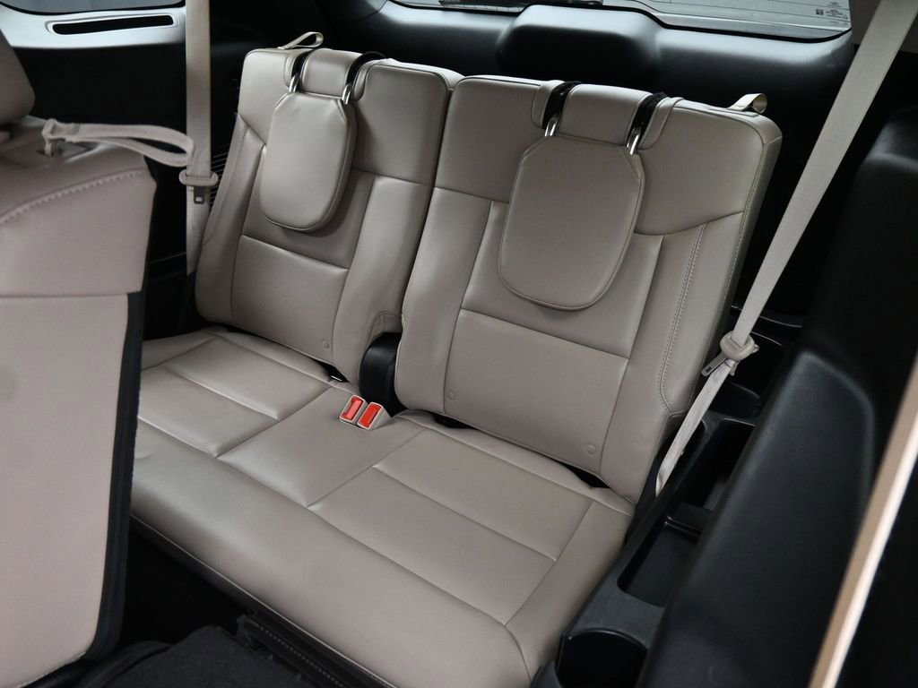 Used 2024 Ford Explorer XLT w/ Equipment Group 202A image 19