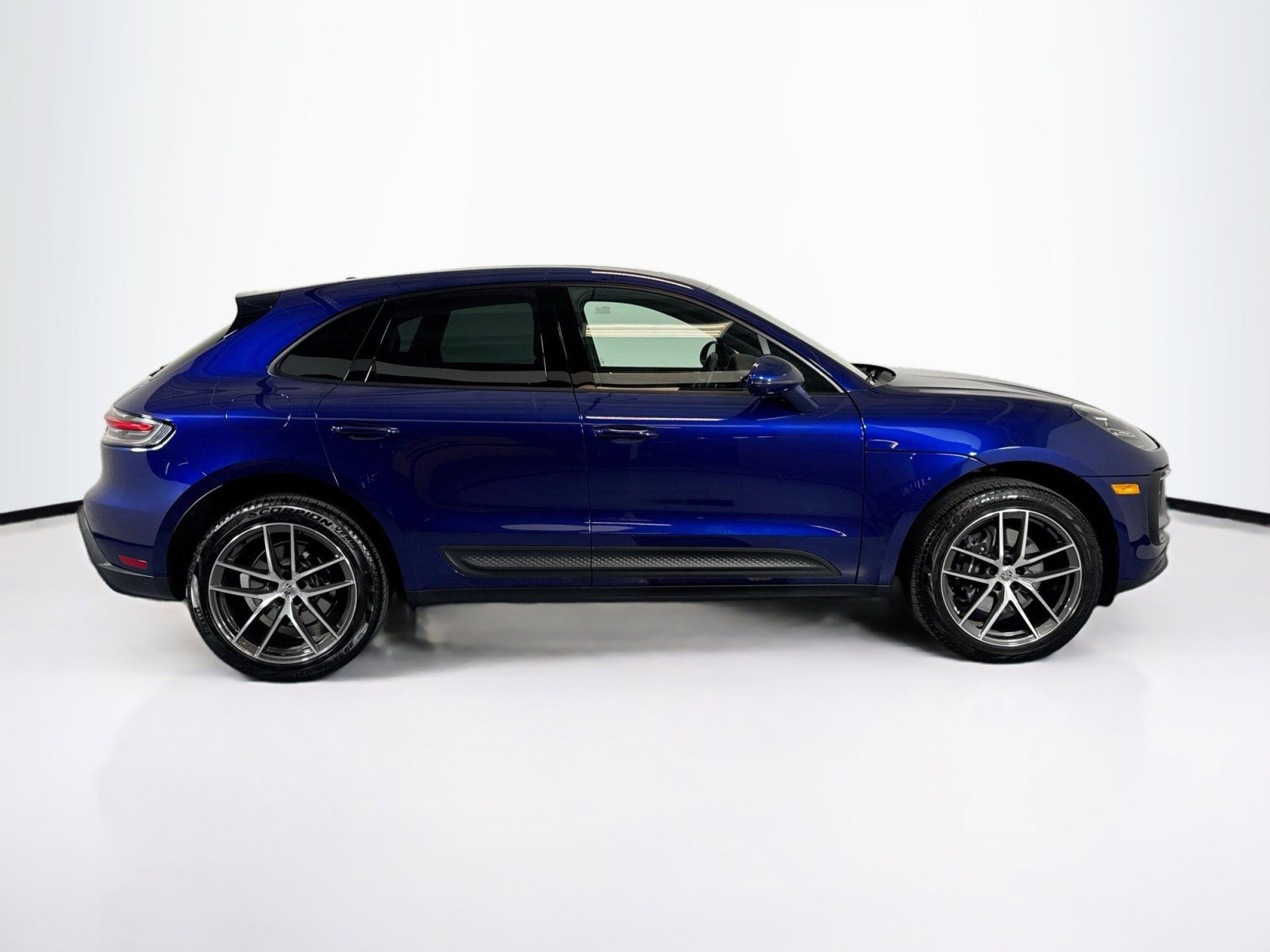 Certified 2025 Porsche Macan image 8