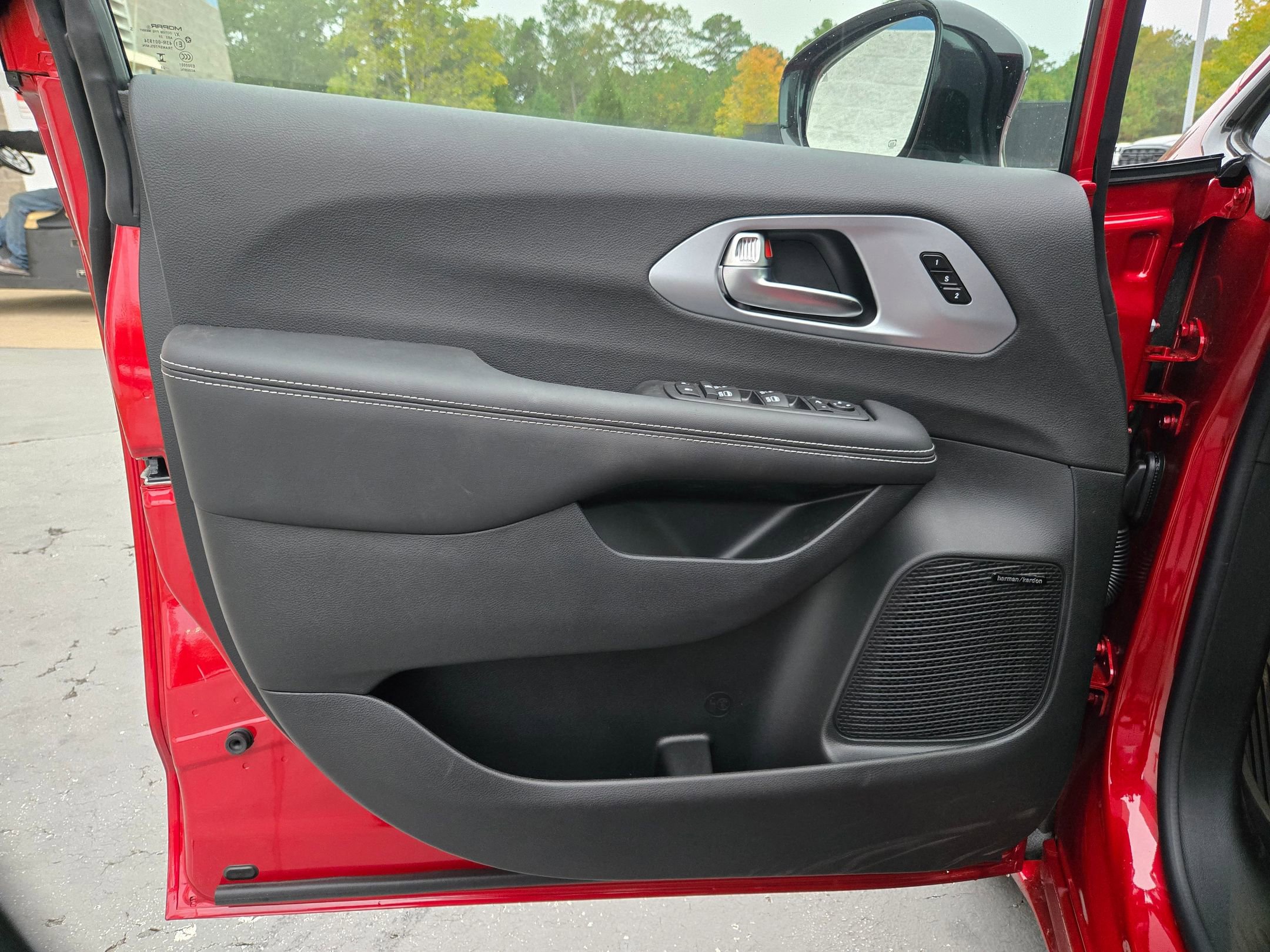 New 2026 Chrysler Pacifica Limited image 17