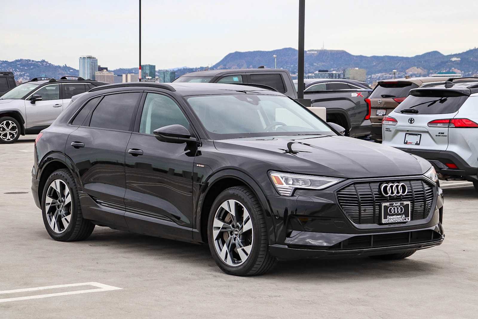 Used 2023 Audi e-tron Premium w/ Convenience Plus Package image 3