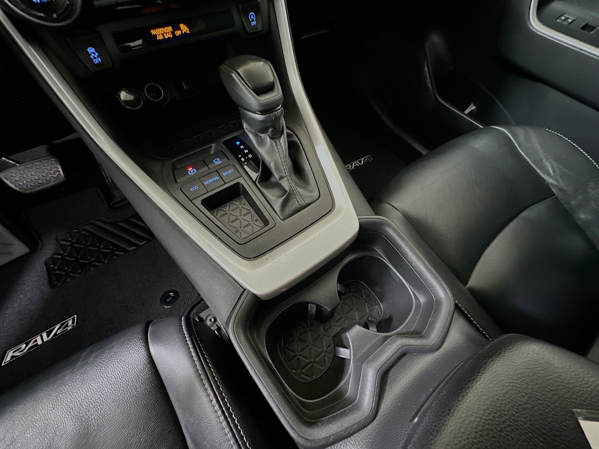 Used 2021 Toyota RAV4 XLE w/ Convenience Package FWD image 22