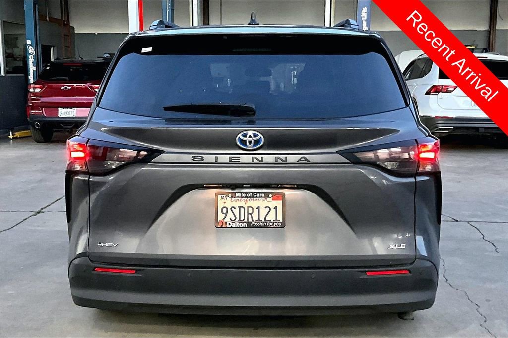 Certified 2025 Toyota Sienna XLE w/ XLE Plus Package image 5