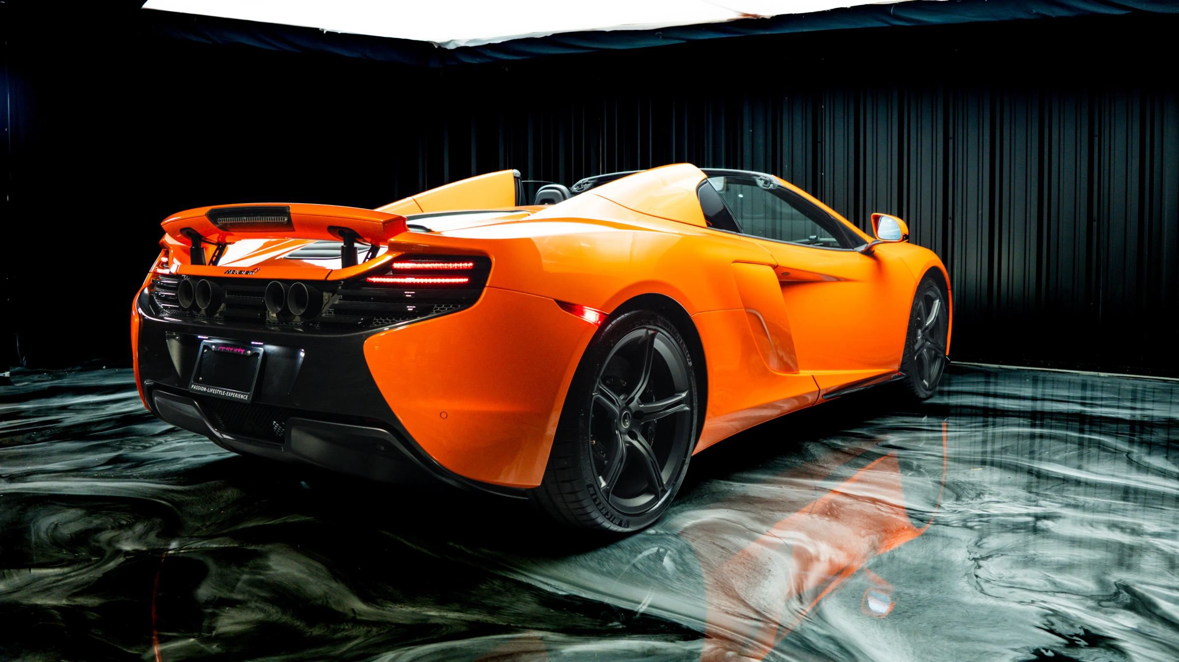 Used 2015 McLaren 650S Spider RWD image 12