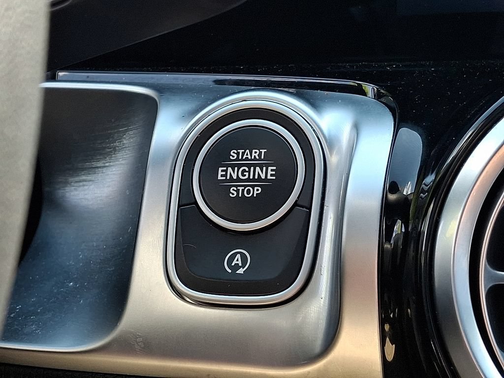 Used 2025 Mercedes-Benz GLB 250 4MATIC image 23