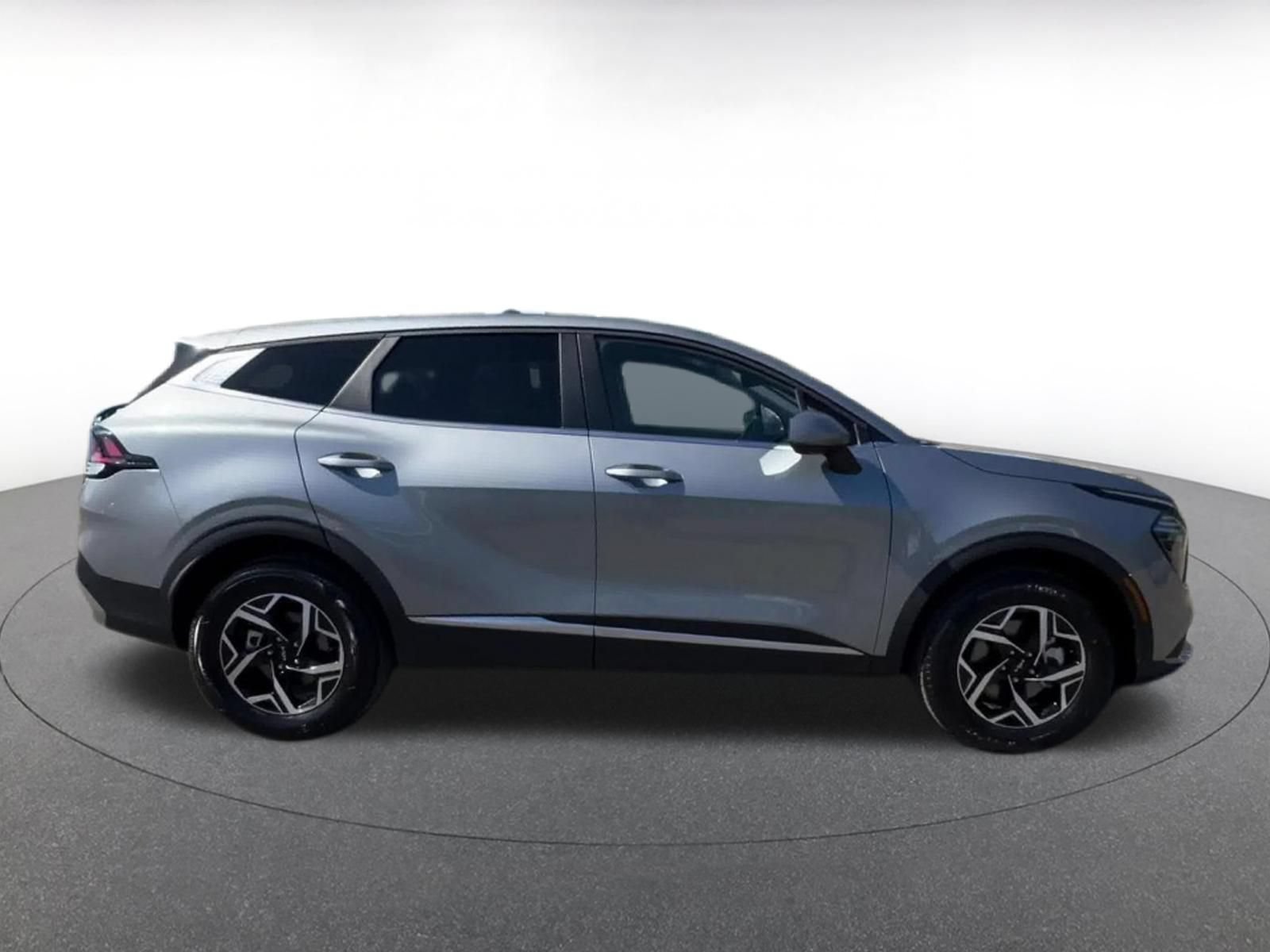 Used 2025 Kia Sportage LX AWD/4WD image 16