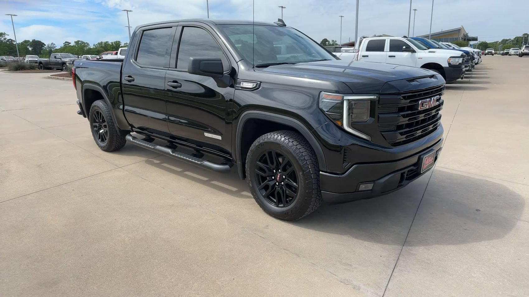 Used 2024 GMC Sierra 1500 Elevation w/ Preferred Package AWD/4WD image 3