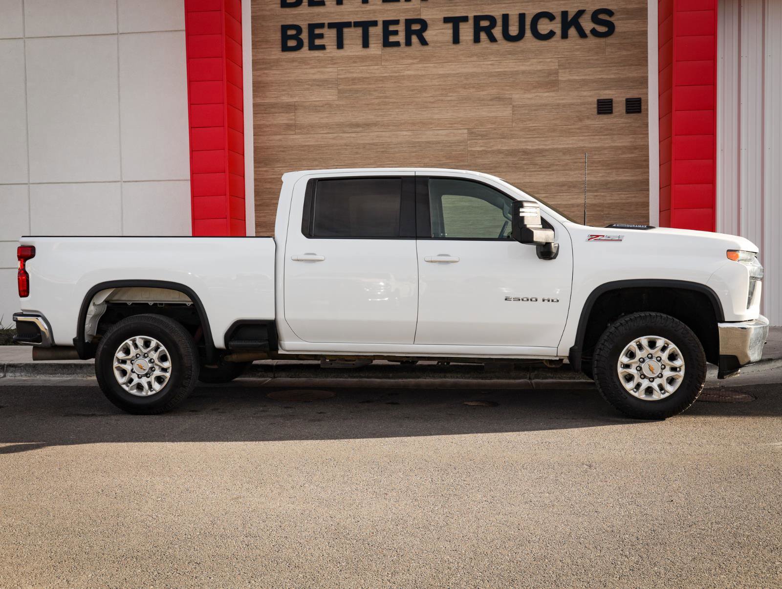 Used 2023 Chevrolet Silverado 2500 LT image 2